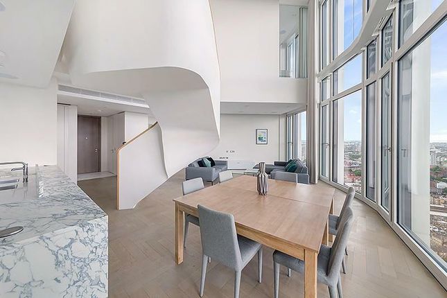 Flat to rent in Southbank Tower 55 Upper Ground, London