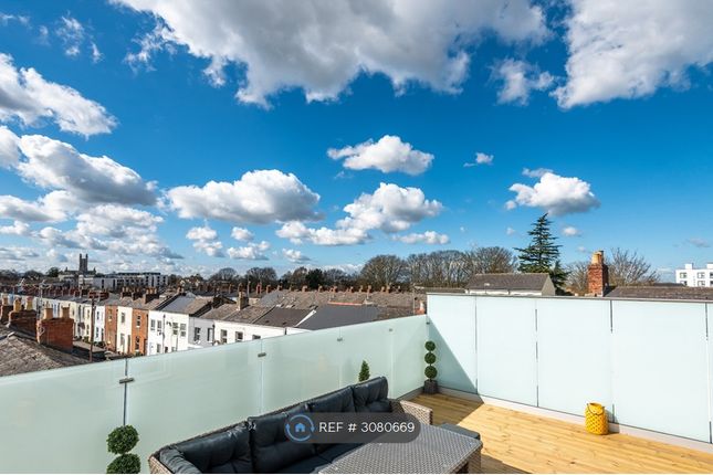 2-bed flat on A High Street, Cheltenham, £2,250/mo