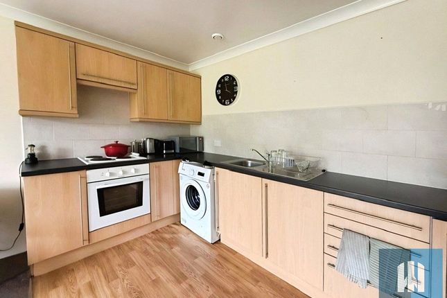 Apartment 10,, Croft Court, Rastrick photo 4