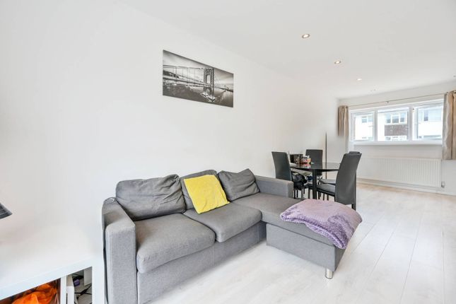 Flat for sale in Guildford Park Avenue, Guildford