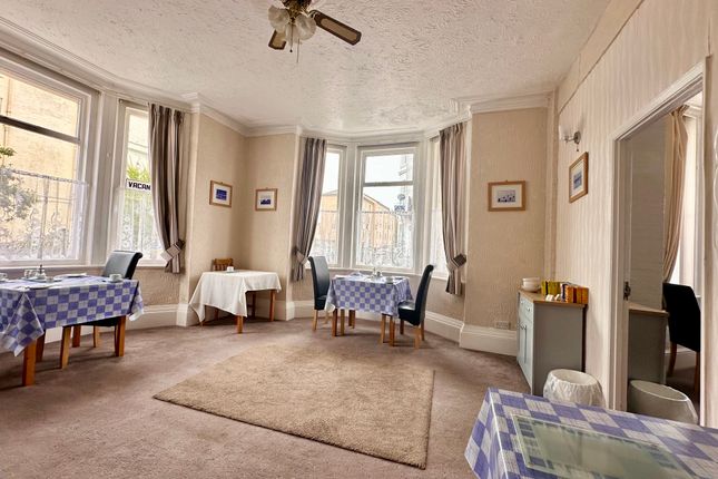 Chequers Guest House, 27, Nelson Road South, Great Yarmouth photo 3