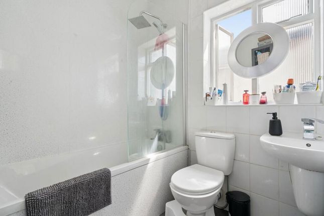 15A, Sandrock Road, London photo 4