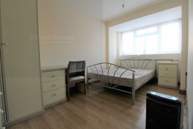 Thumbnail Maisonette to rent in Marshall Close, Hounslow