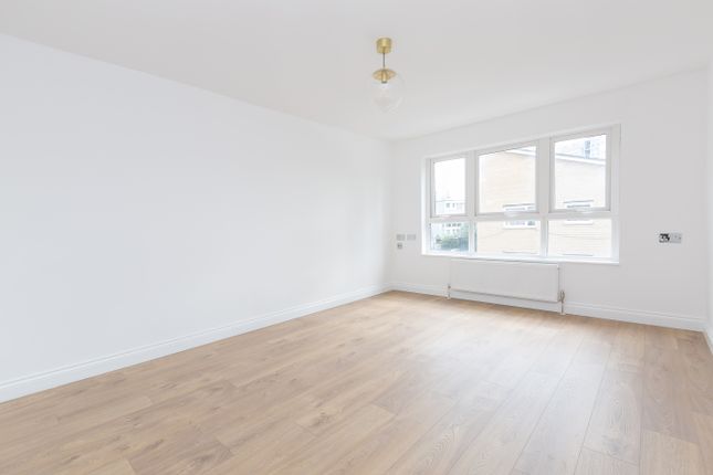 Thumbnail Flat to rent in Alton Street, London