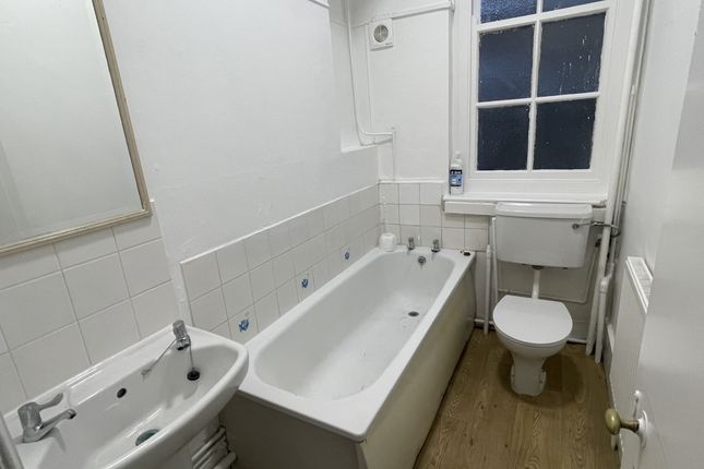 Flat to rent in Dane Road, Margate