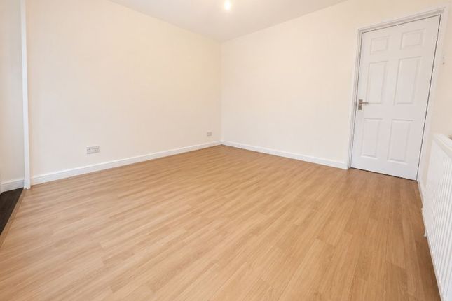 38, St. Anns Crescent, Gosport photo 4