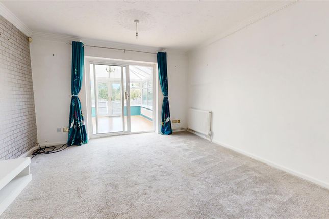 16, Miles Gardens, Weymouth photo 4