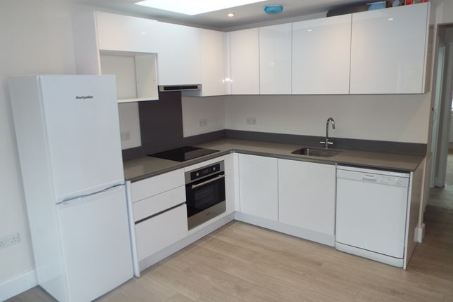 170C, Stevenage photo 3