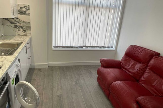 Flat 2, City Road, Cardiff photo 2