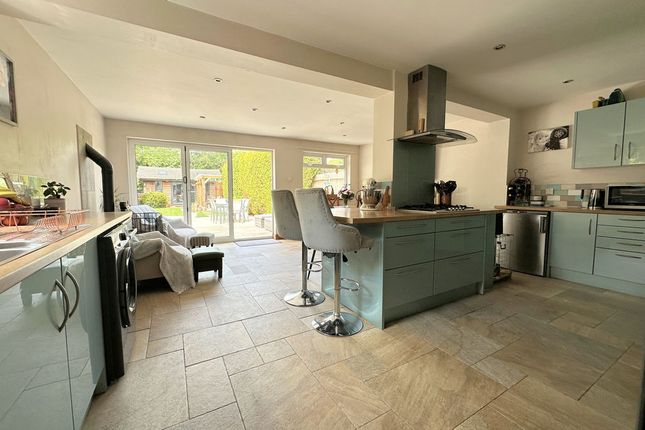 108, Romsey Avenue, Fareham photo 3