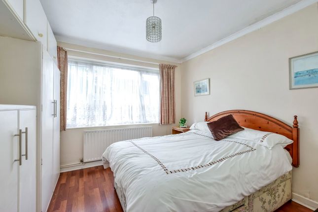 34, Wood Rise, Hillingdon photo 4