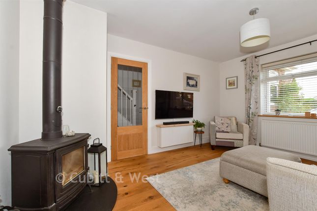 6, Rothermead, Petworth photo 3