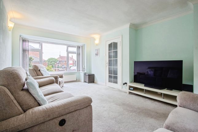 247, Swarcliffe Drive East, Leeds photo 2