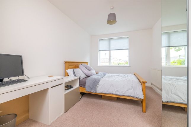 Flat for sale in Russells Crescent, Horley, Surrey