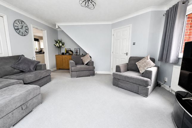 12 Orkney Close, Torquay photo 3