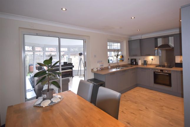 28, Carrfields, Goole photo 3