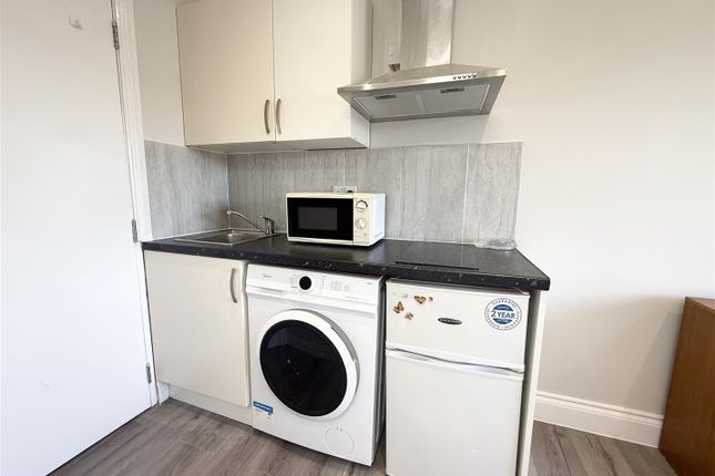 Flat 4, 280, Craven Park Road, Hackney photo 2
