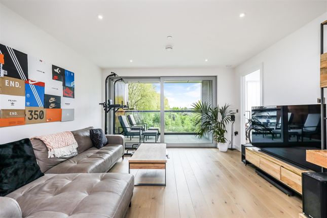 18 Buckhold Road, London photo 2