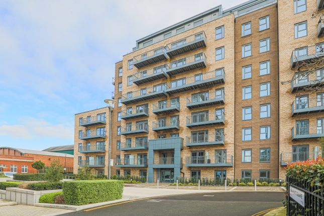 Flat to rent in Fermont House, 15 Beaufort Square, London