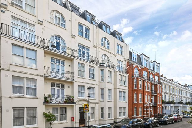 Flat 12, Cecil Court,, Fawcett Street, London photo 3