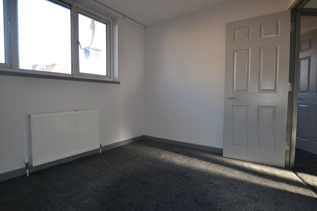 12, Tiptree Crescent, Ilford photo 3
