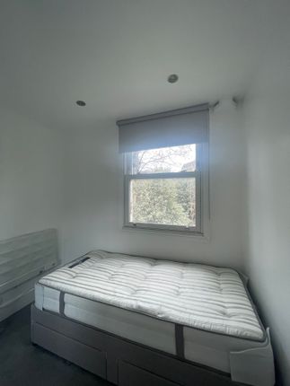 Flat to rent in Caledonian Road, London
