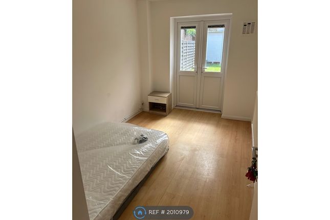 Room to rent in Meriden Way, Watford