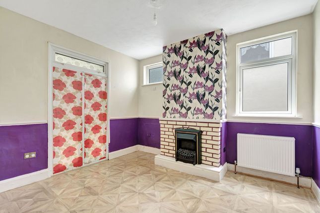 81 Rochester Drive, Westcliff-on-Sea photo 3