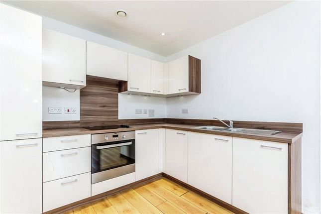 Flat for sale in Cabot Close, Croydon