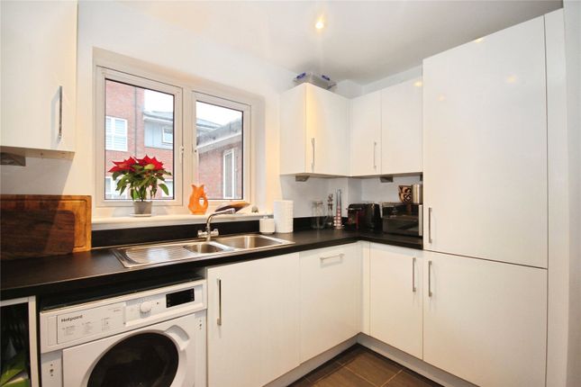 61, Kingfisher Close, Warwickshire photo 4
