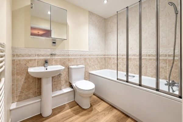 15, Sycamore Close, South Croydon photo 5