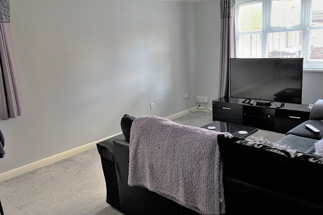 Flat to rent in Woodfield Close, Ashtead