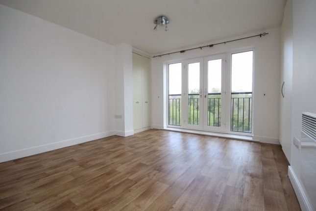 Flat to rent in Medway Wharf Road, Tonbridge