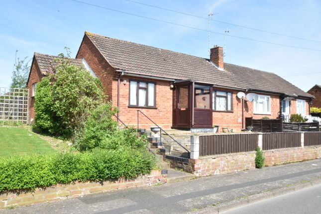 Thumbnail Bungalow for sale in Elizabeth Road, Evesham, Worcestershire