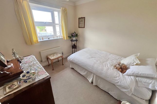 29, Camelot Way, Gillingham photo 2