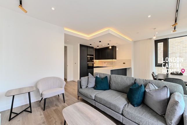Thumbnail Flat to rent in Rm/404 Siena House, London