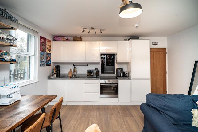 10 Porters Wood House, Porters Wood, St. Albans photo 2
