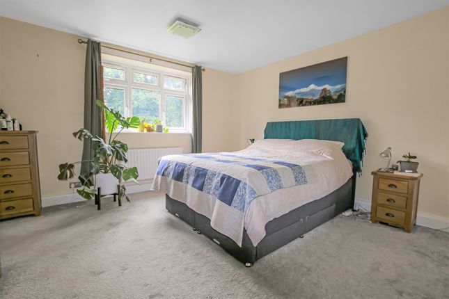 29, Park Lawn, Slough photo 4
