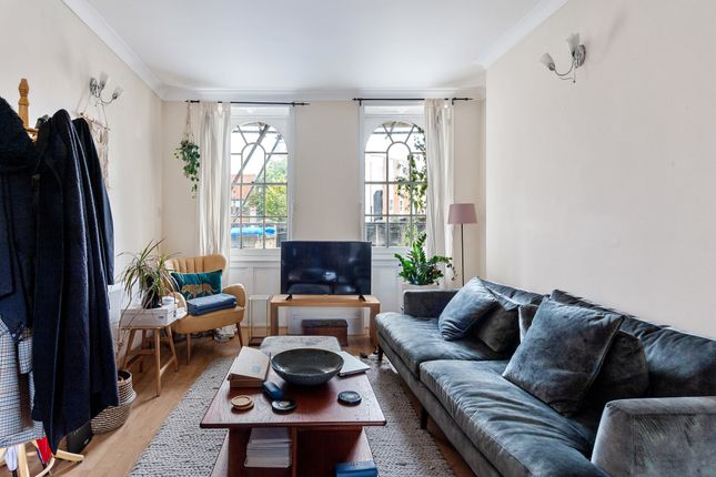 Flat A, 322, Kingsland Road, London photo 4