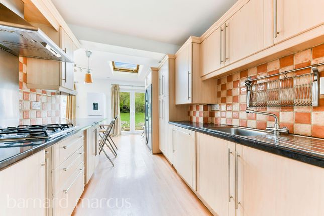 17, Barnfield, NEW MALDEN photo 4