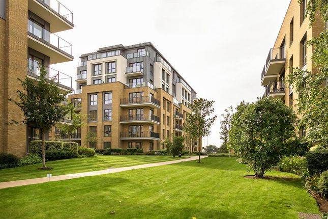 Thumbnail Flat to rent in Pinewood Gardens, Teddington