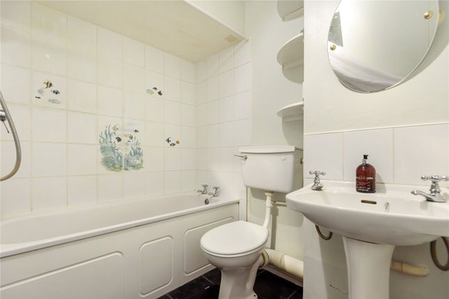 32, Milton Gardens, Berkshire photo 4