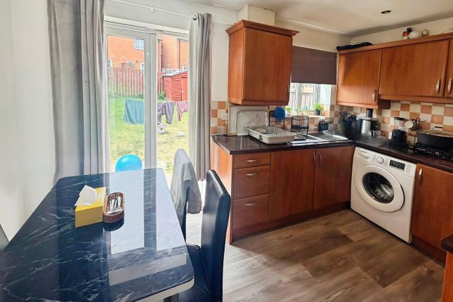 97, Stanks Drive, Leeds, West Yorkshirre photo 4