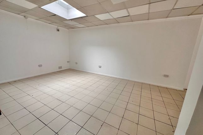 Land to rent in Green Lanes, London