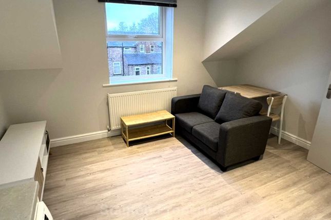 Flat to rent in Clyde Road, West Didsbury, Manchester