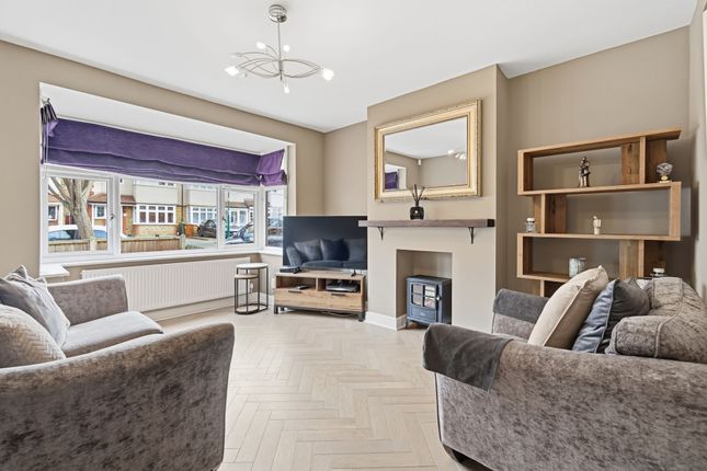 75 Matlock Crescent, Sutton photo 2