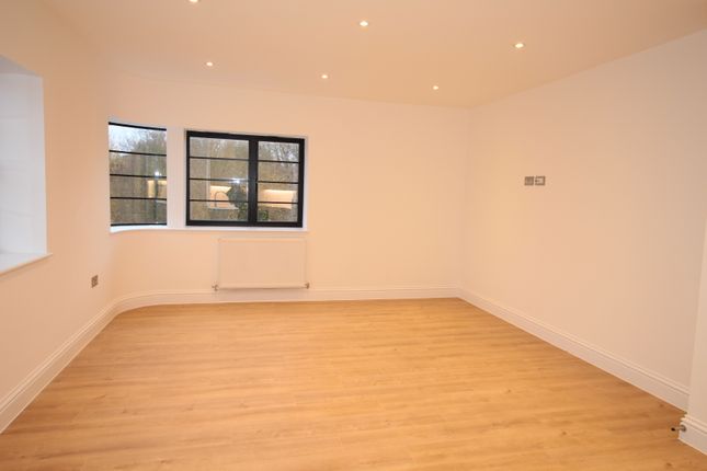 4 Foyle Court, 30, Hollyfield Road, Surbiton photo 4