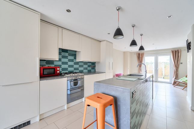 40, Victory Mews, Marina Village photo 2
