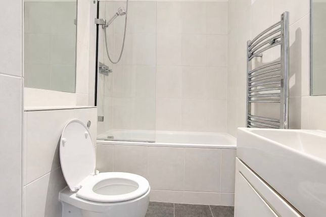 Flat 8, 2 Penywern Rd, London photo 4