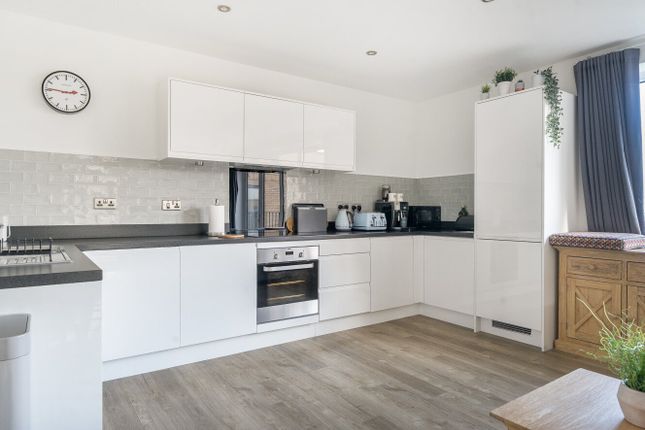 Flat 158, Lambourne House,, Apple Yard, London photo 4